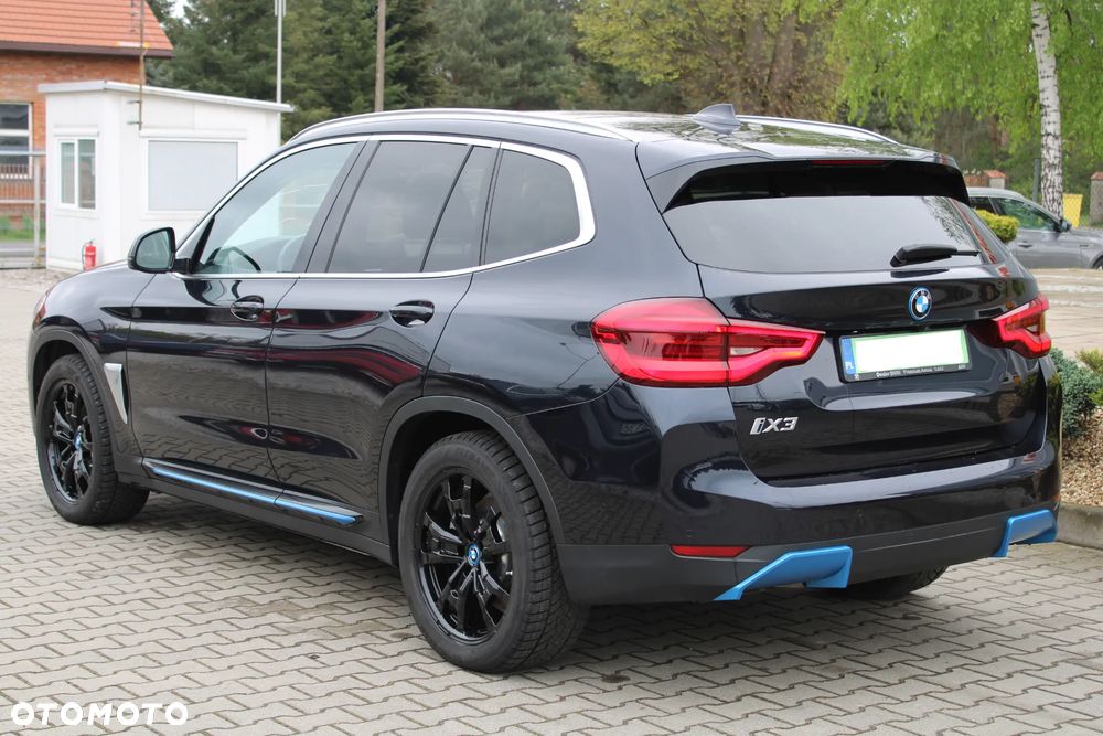 BMW iX3 - 8