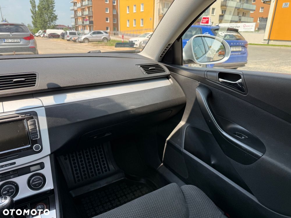 Volkswagen Passat 2.0 TDI Comfortline - 11