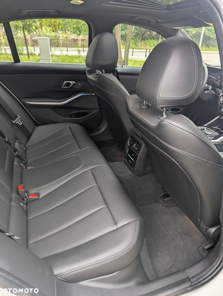 BMW Seria 3 330i - 14