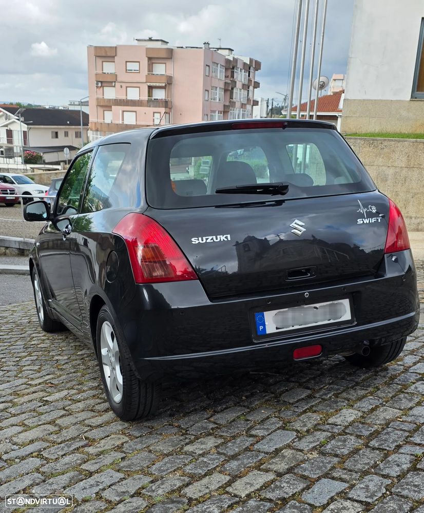 Suzuki Swift 1.3 16V GA - 4