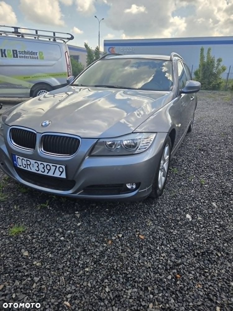 BMW Seria 3 320i - 5