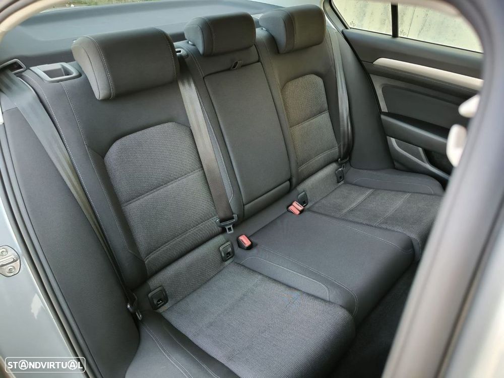 VW Passat 2.0 TDI Business P.DSG - 8