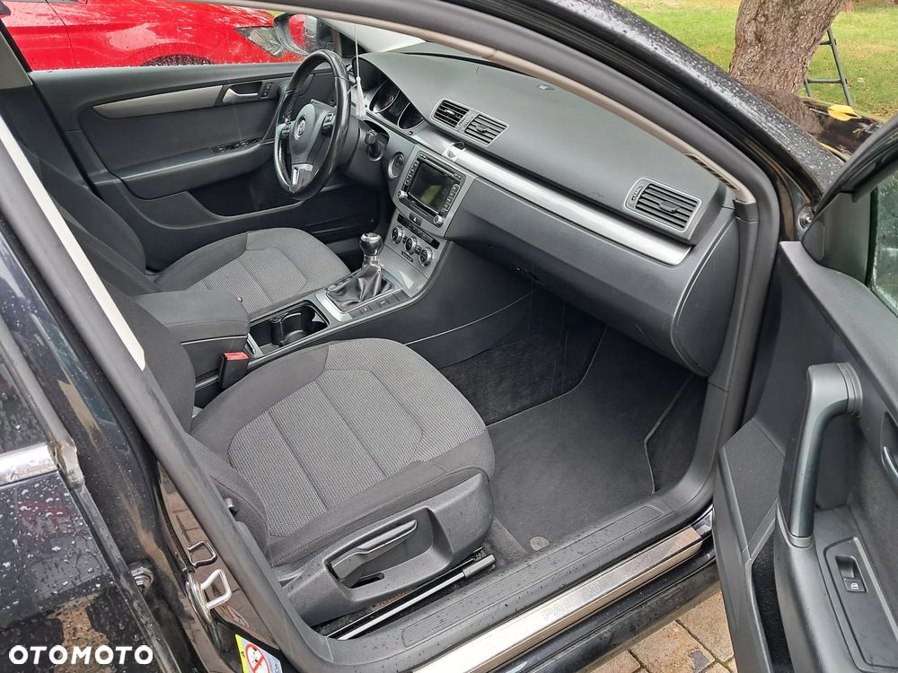 Volkswagen Passat - 12