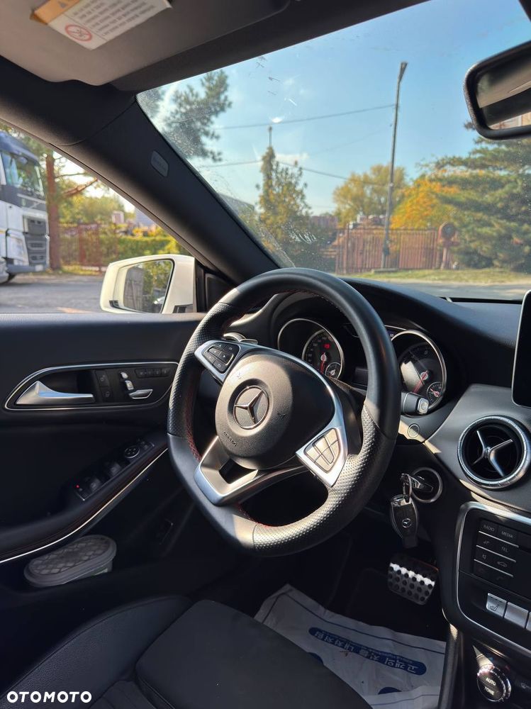 Mercedes-Benz CLA 250 4-Matic AMG Line - 13