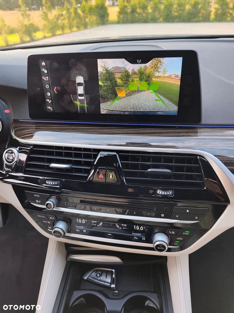 BMW Seria 5 530i xDrive - 17