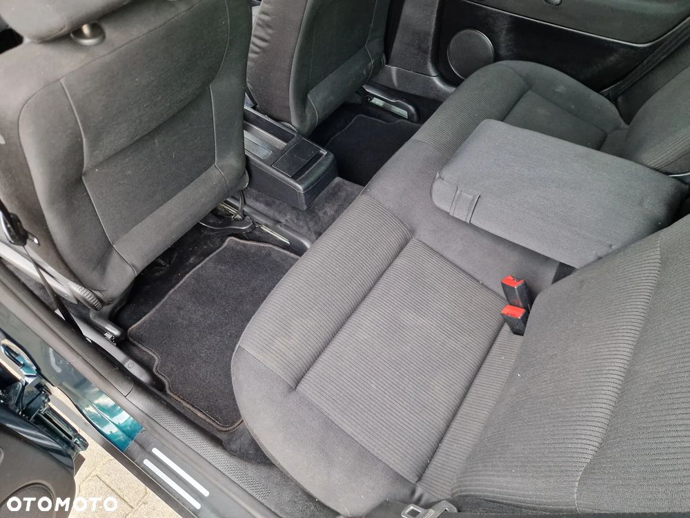 Volkswagen Passat - 32