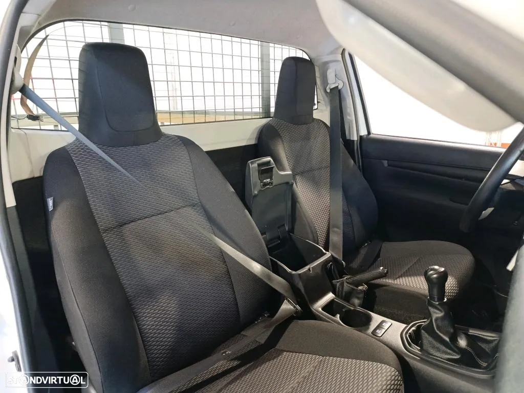 Toyota Hilux 2.4 D-4D 2WD CE - 7