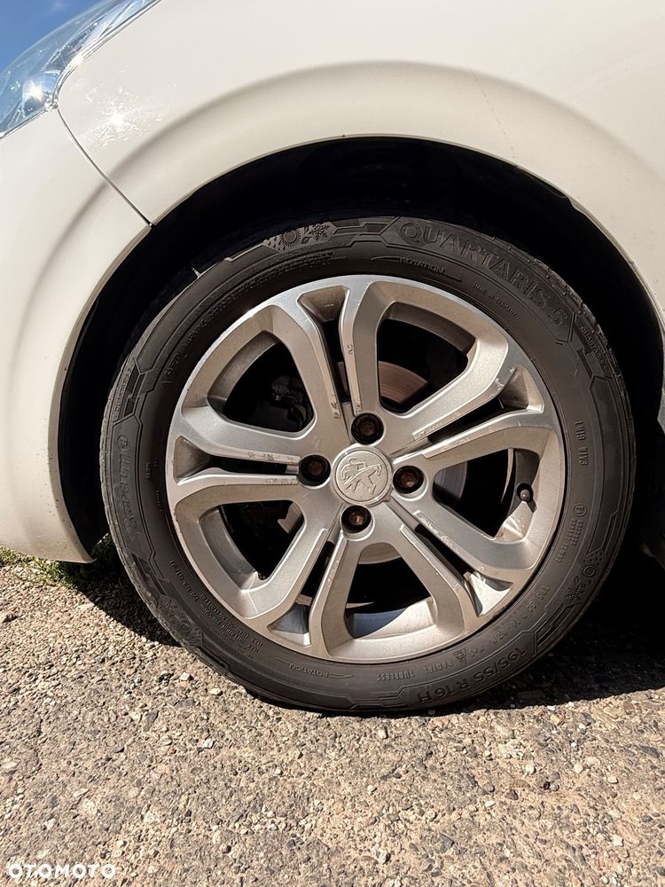 Peugeot 208 - 16