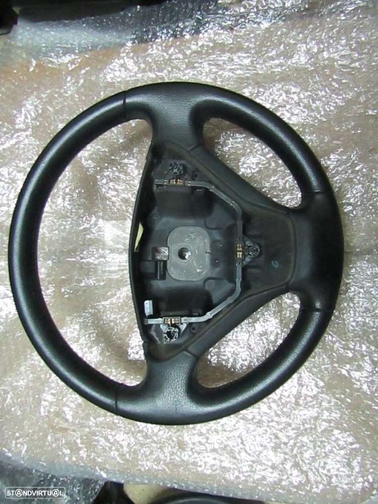 Volante em pele Fiat Stillo ano 2003 em muito bom estado (ver fotos) - 2