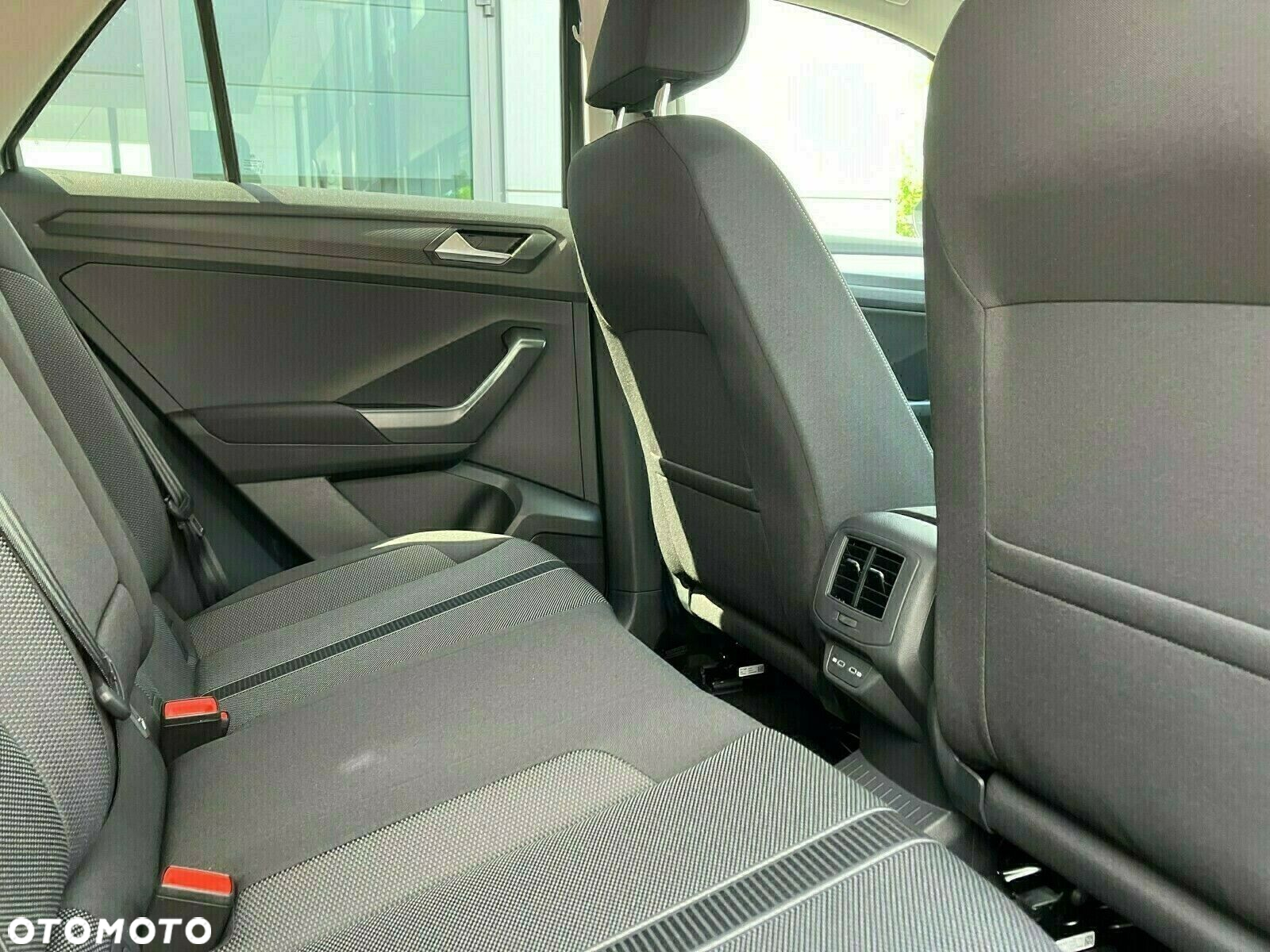 Volkswagen T-Roc - 24