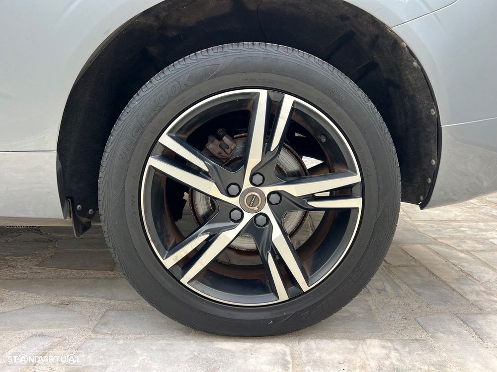 Volvo XC 60 2.0 D4 R-Design AWD Geartronic - 22