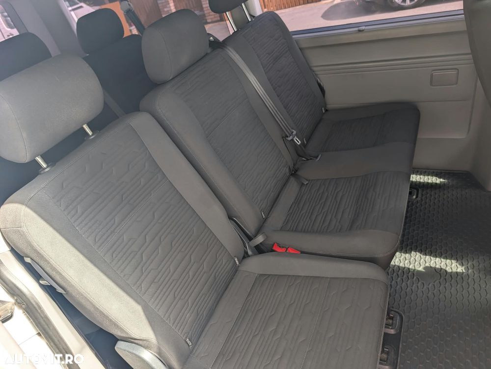 Volkswagen Caravelle - 8