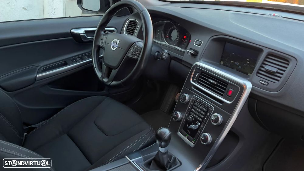 Volvo V60 DRIVe Momentum - 25
