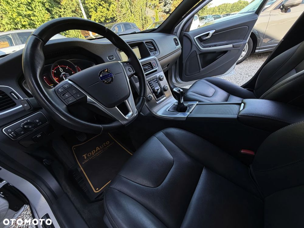 Volvo V60 Cross Country - 19