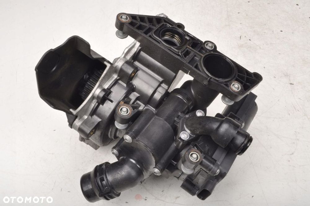 AUDI A4 B9 2.0 TFSI POMPA WODY 06L121111M - 9