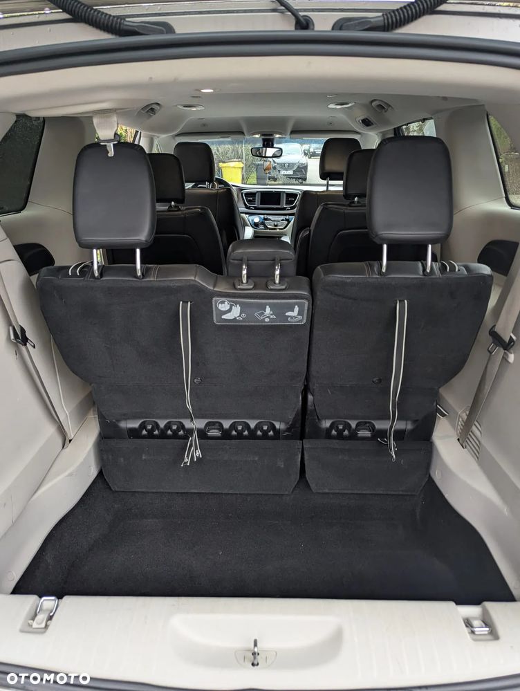 Chrysler Pacifica - 20