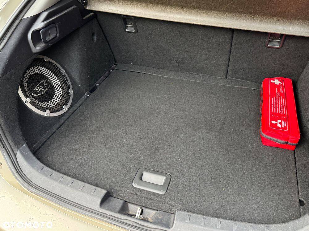 Mitsubishi Lancer 1.8 Invite - 25