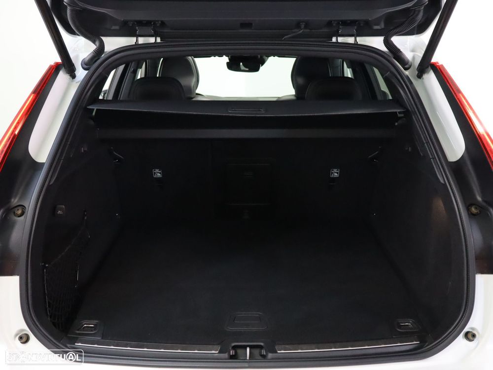 Volvo XC 60 2.0 T8 PHEV R-Design AWD - 23