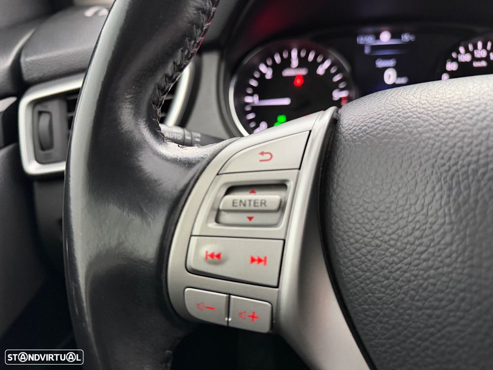 Nissan Qashqai 1.6 dCi ALL-MODE 4x4i N-Connecta - 19