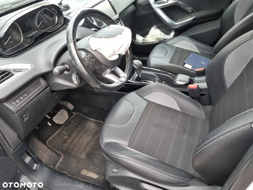 Peugeot 2008 1.2 Pure Tech Allure S&S EAT6 - 8