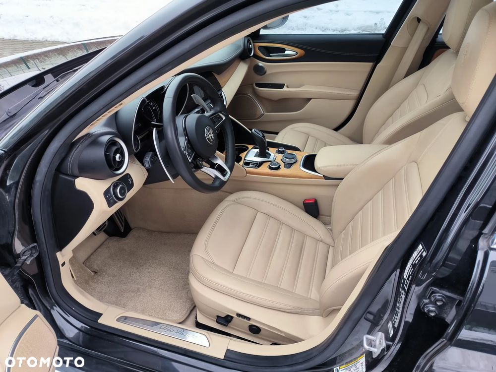 Alfa Romeo Giulia 2.0 Turbo 16V AT8 Veloce - 11