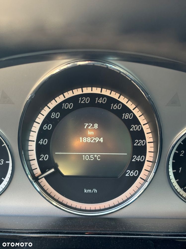 Mercedes-Benz Klasa E 200 CGI BlueEffICIENCY Avantgarde - 12