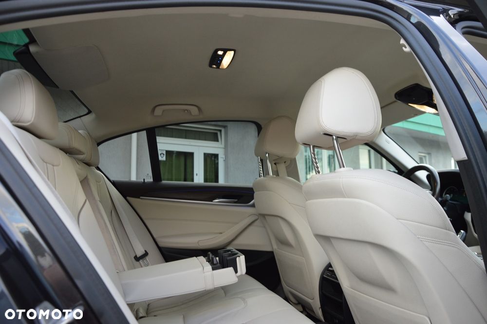 BMW Seria 5 520d xDrive Luxury Line - 7