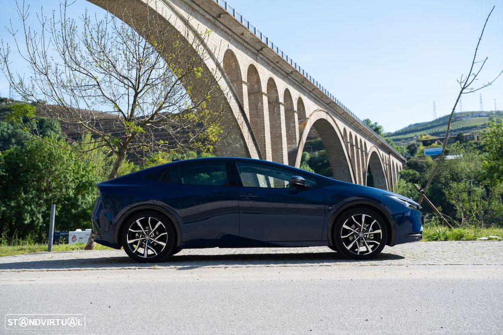 Toyota Prius 2.0 Plug-in Luxury - 33