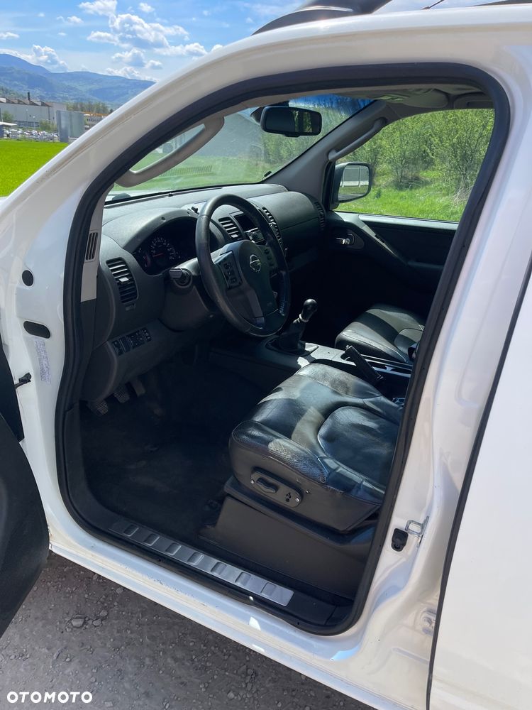 Nissan Navara 2.5 D Platinum - 11