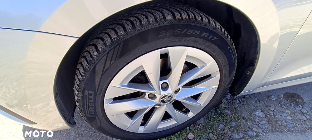 Skoda Octavia 1.5 TSI ACT Active - 5