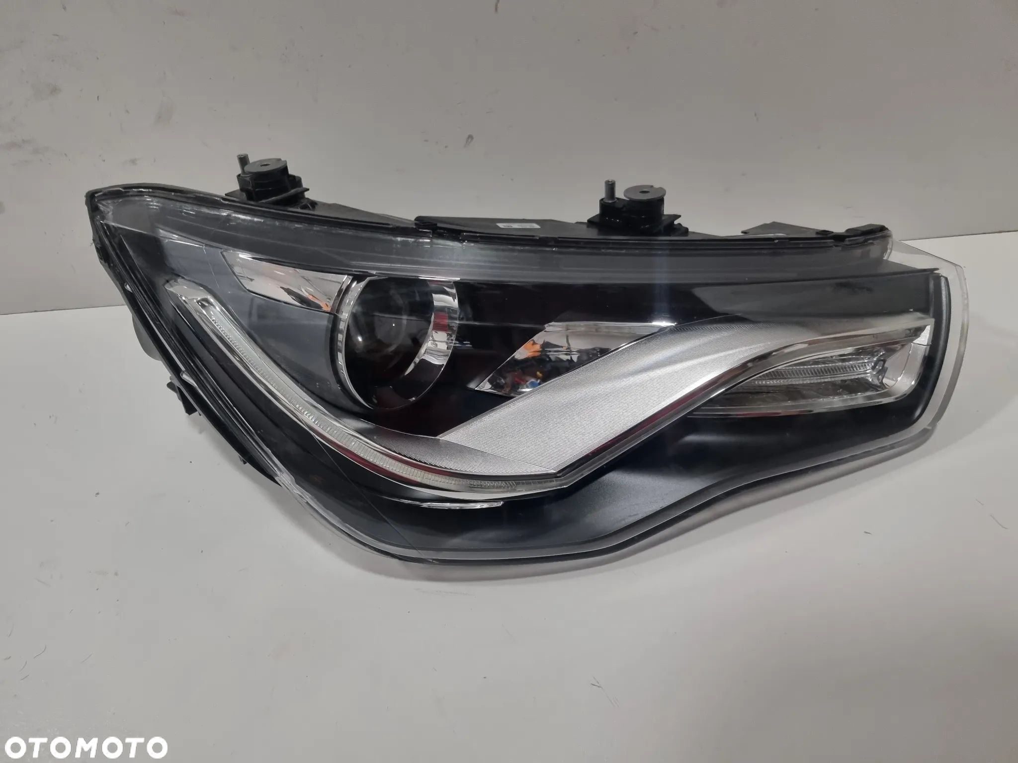 Lampa prawa Reflektor Audi A1 8X Xenon 8X0941006 - 1