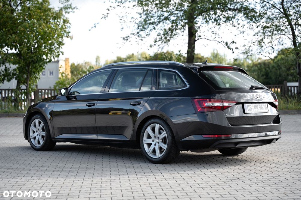 Skoda Superb 2.0 TDI Sportline - 9