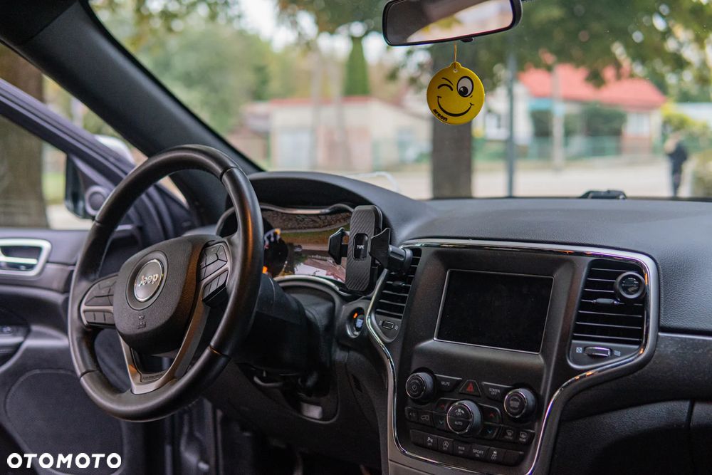 Jeep Grand Cherokee - 12