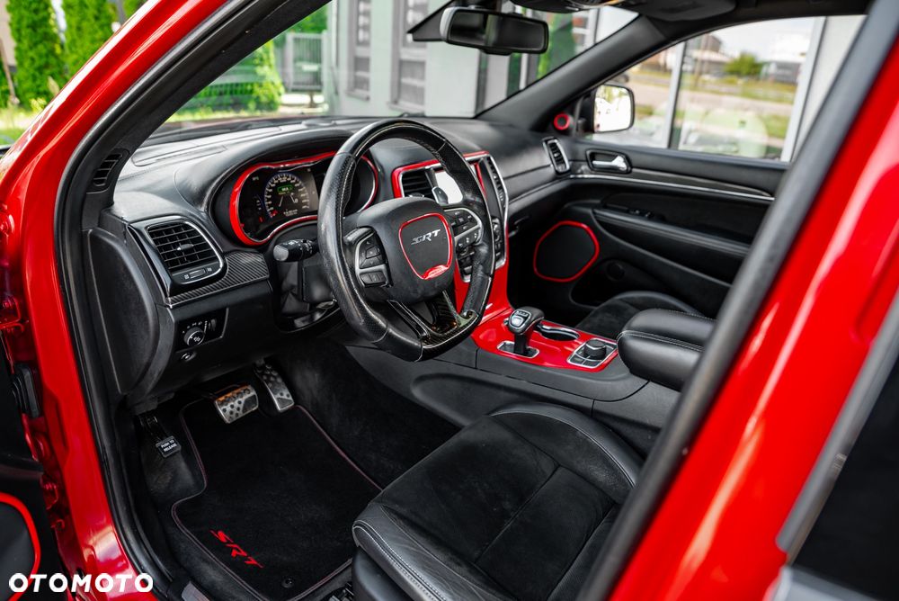 Jeep Grand Cherokee SRT8 - 16