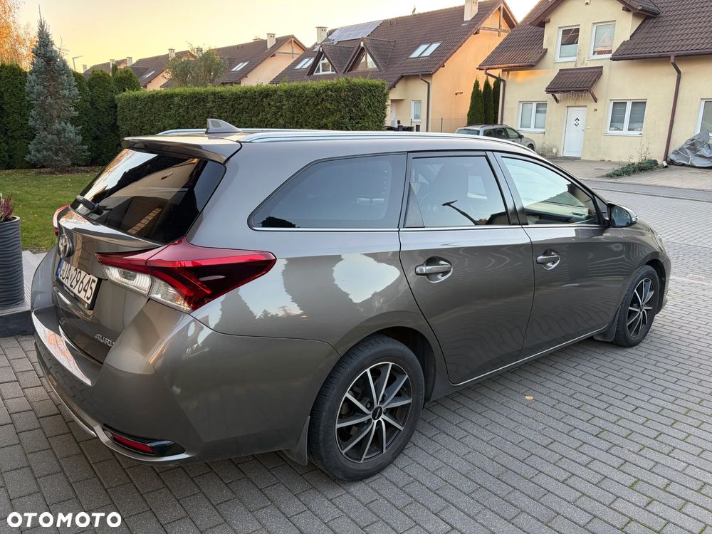 Toyota Auris 2016 photo 5
