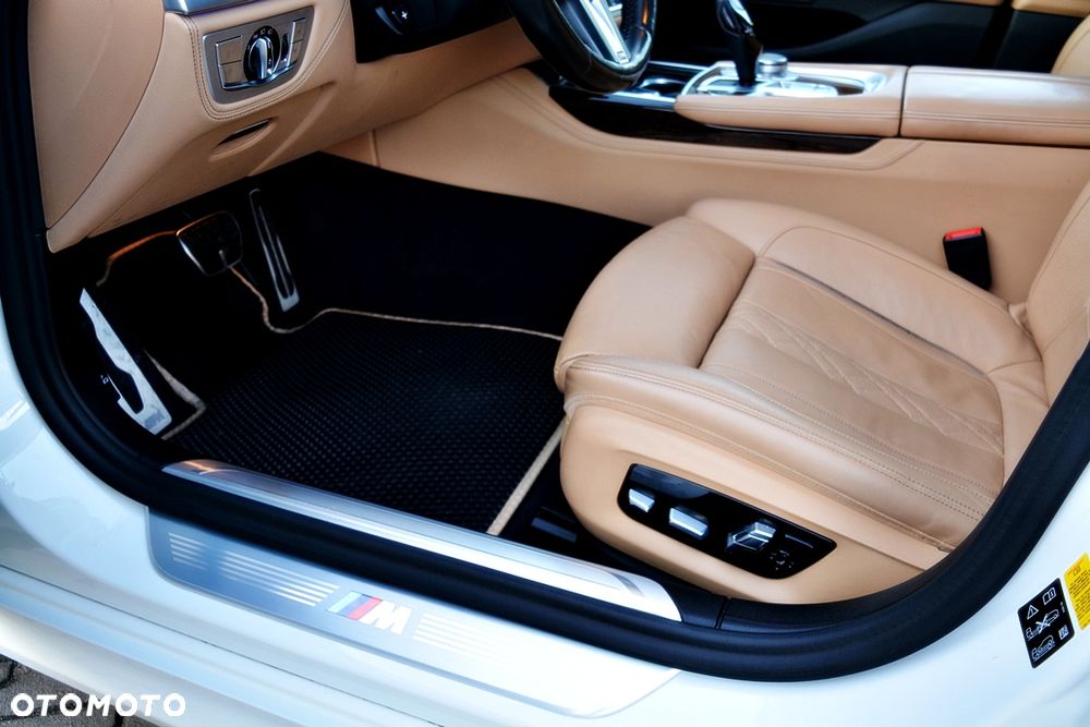 BMW Seria 7 750Li xDrive - 35