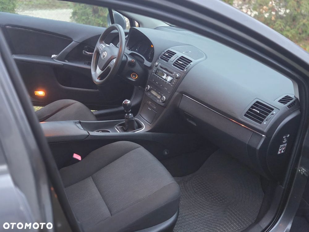 Toyota Avensis 1.8 Luna - 9