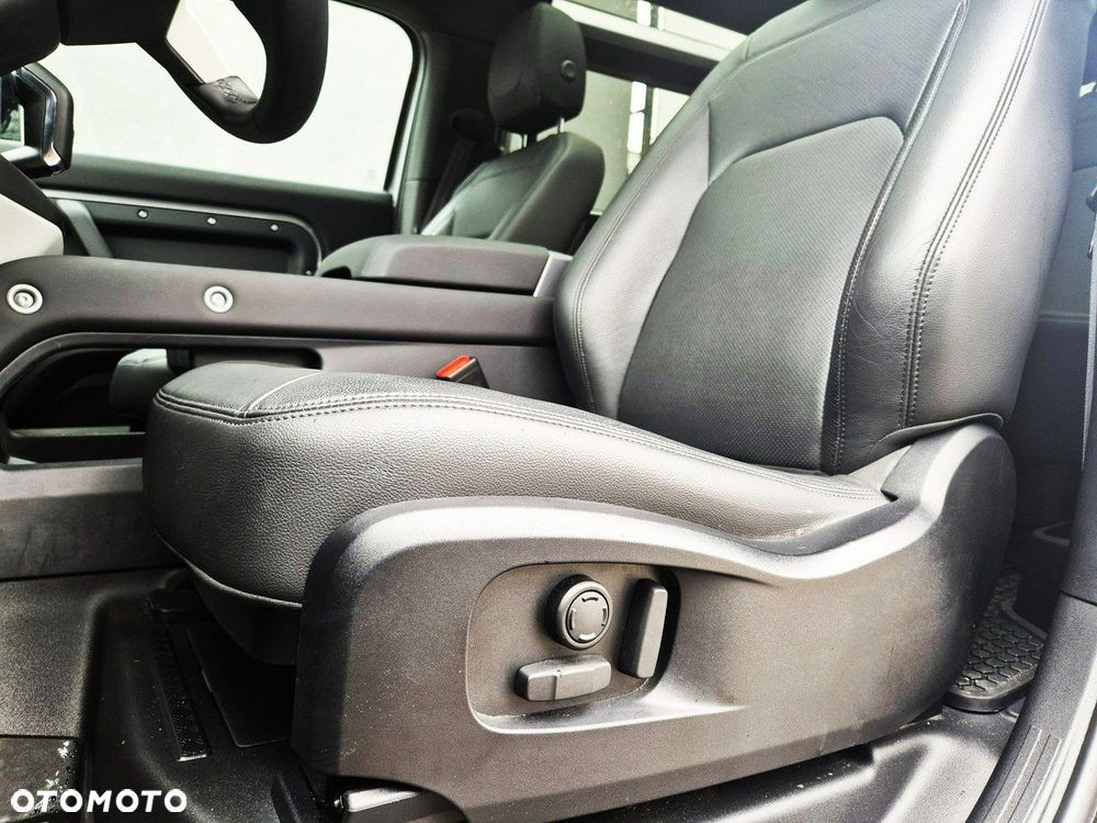 Land Rover Defender - 21