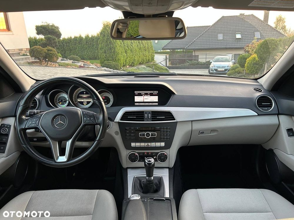 Mercedes-Benz Klasa C 200 CGI BlueEff Avantgarde - 10