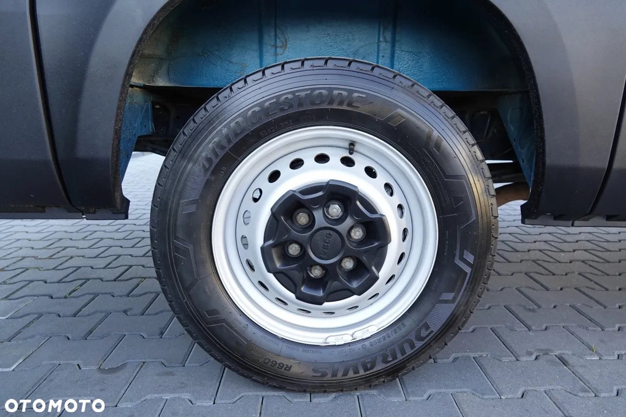 Iveco DAILY 2,3 D / BLASZAK / 2021 ROK / SPROWADZONY / PO KONTRAKCIE SERWISOWYM - 19