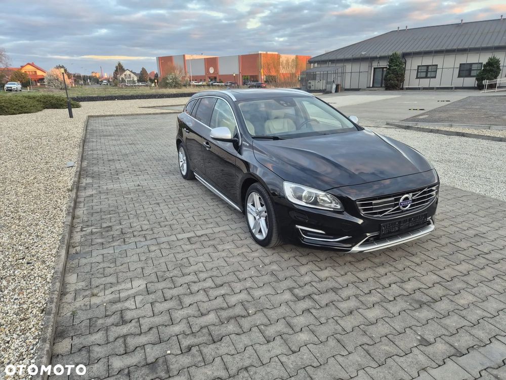 Volvo V60 D6 AWD Plug-in Hybrid Summum - 1