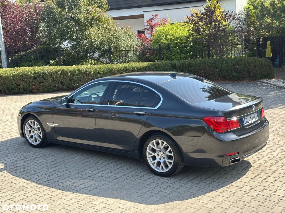 BMW Seria 7 740i - 16