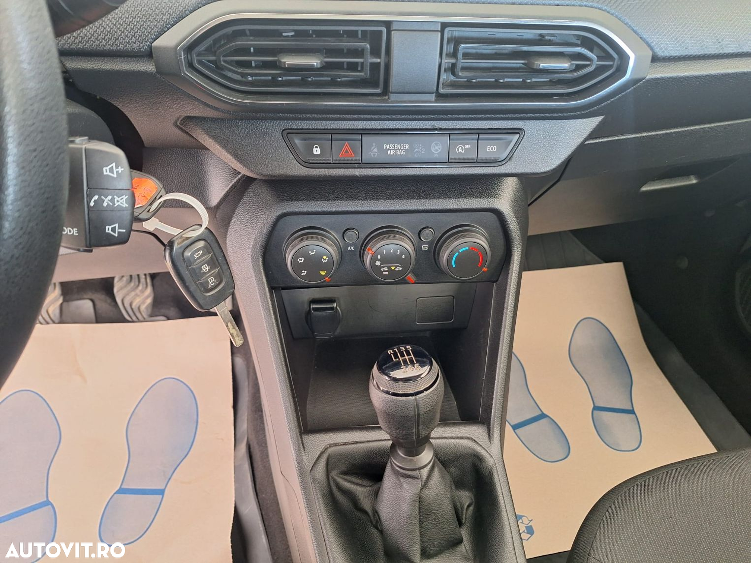 Dacia Logan TCe 90 Essential - 13