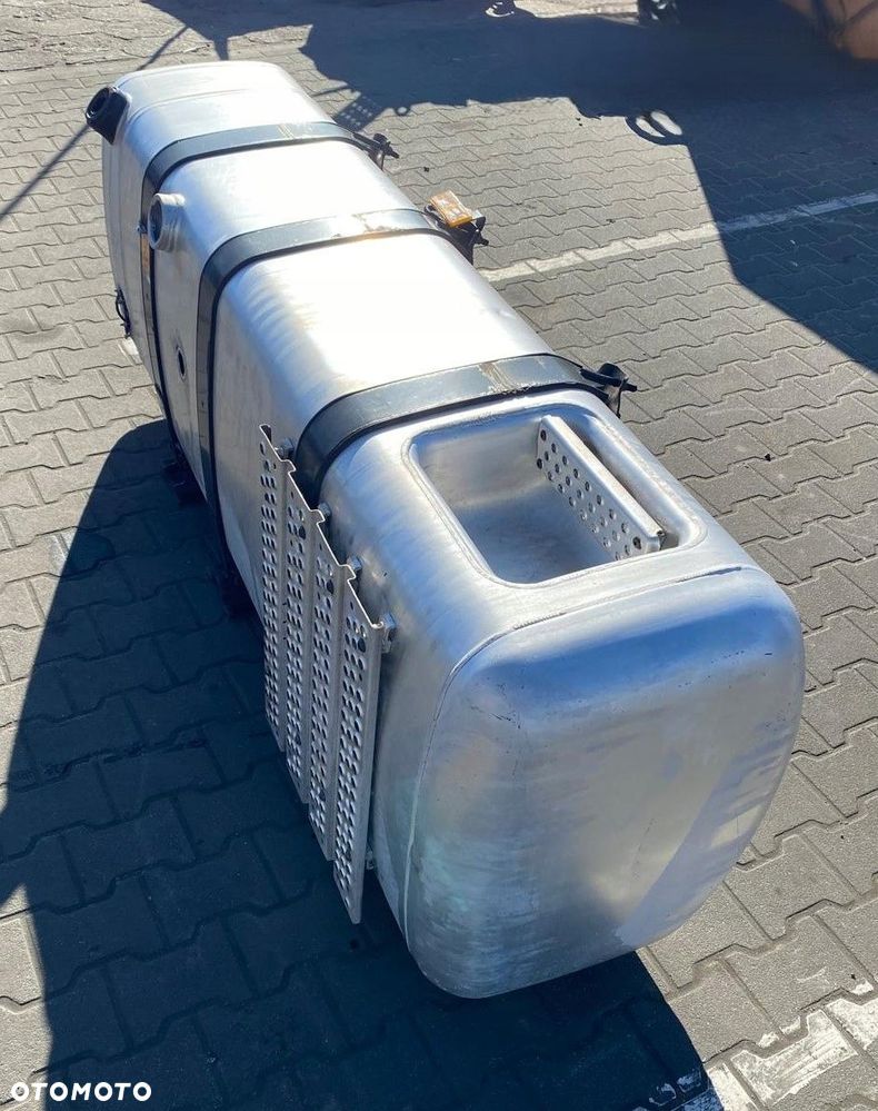 KOMPLETNY ZBIORNIK PALIWA MERCEDES ACTROS ANTOS AROCS 660L A 960 470 35 01 - 5