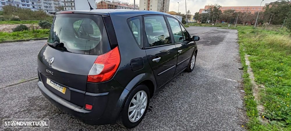 Renault Scénic 1.5 dCi Dynamique S - 8