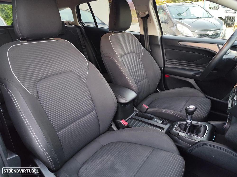 Ford Focus SW 1.5 TDCi EcoBlue Titanium - 9