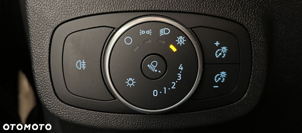 Ford Fiesta 1.1 S&S TITANIUM - 19