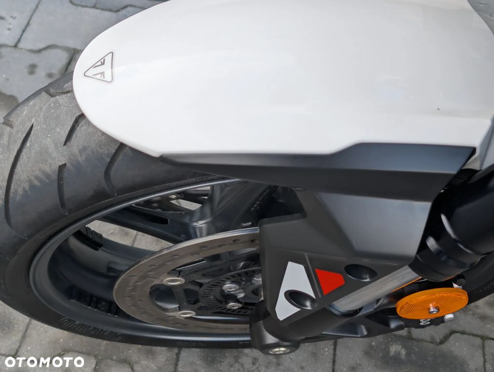 Triumph Street Triple - 11