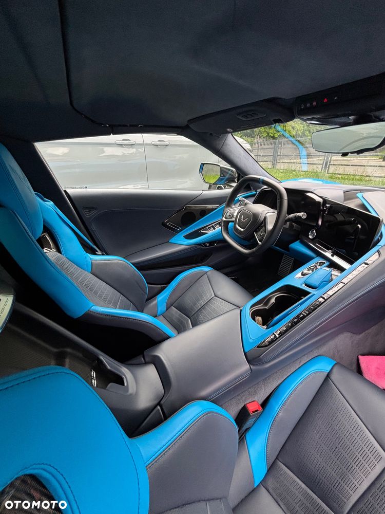 Chevrolet Corvette - 21