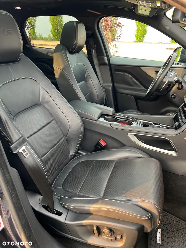 Jaguar F-Pace 3.0 V6 AWD S - 30